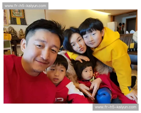 拳坛之巅的宿命重逢:邹市明vs坤比,一场关于中国力量的终极定义 拳坛之巅的宿命重逢:邹市明vs坤比,一场关于中国力量的终极定义